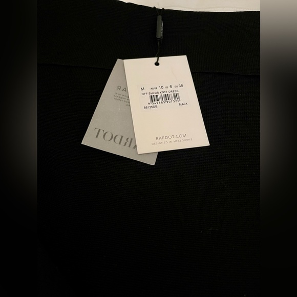 Revolve NWT, sales are final, no refund - Picture 4 of 4